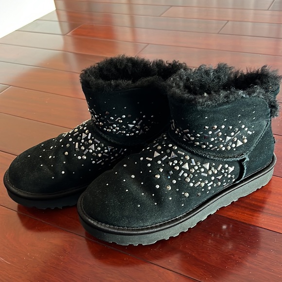 Ugg - Picture 3 of 4